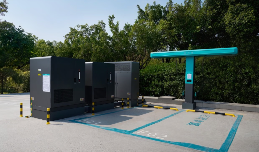 终于知道比亚迪为啥不建充电站了比亚迪电车的市场份额最大，但却没有规划充电站，王