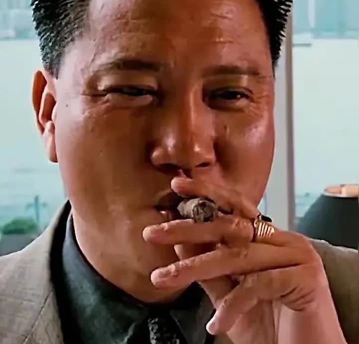 万梓良演技比得上周润发吗？之前，王晶谈到了万梓良和周润发对戏的趣事，那么万梓