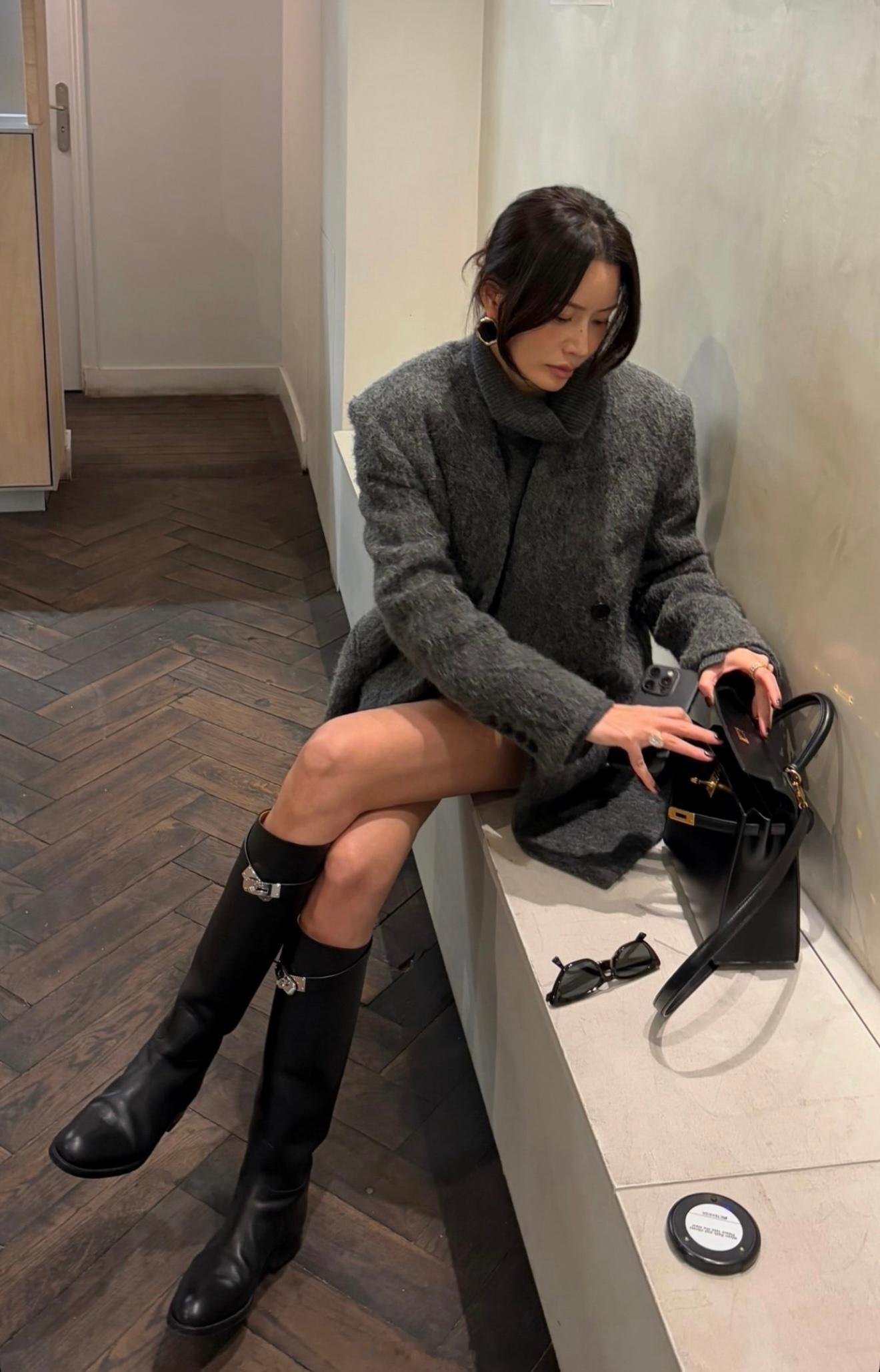 穿搭分享连续更新第2623天韩国时尚女生日常搭配今天这边17度韩系穿搭超能新星