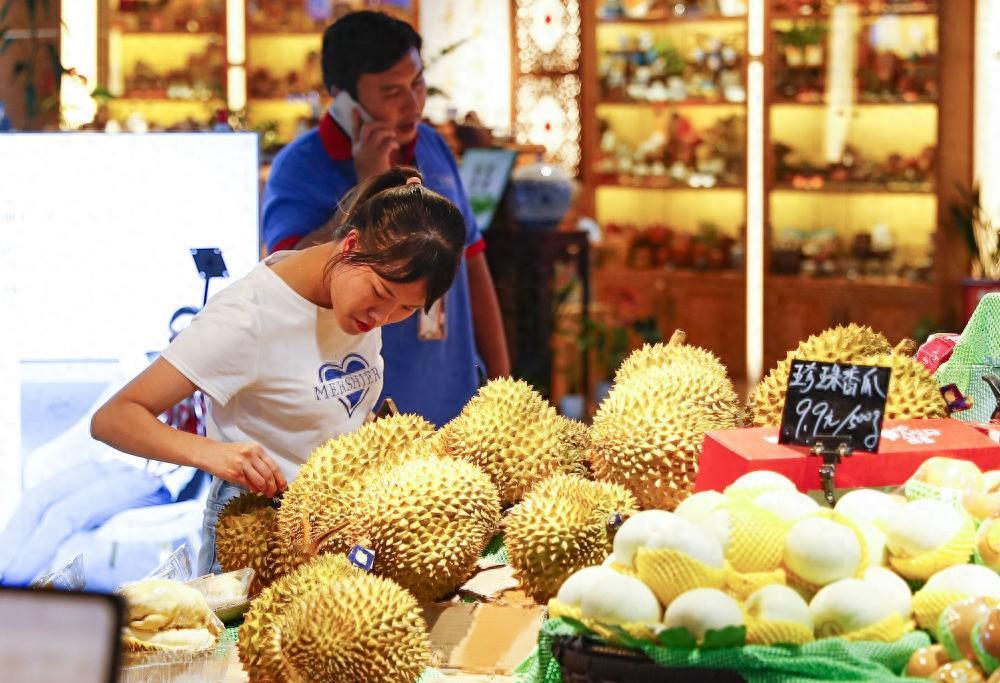 赚中国人钱还毒害中国人？泰国榴莲这事越挖越吓人，很多中国人都爱吃，可谁能想到，这