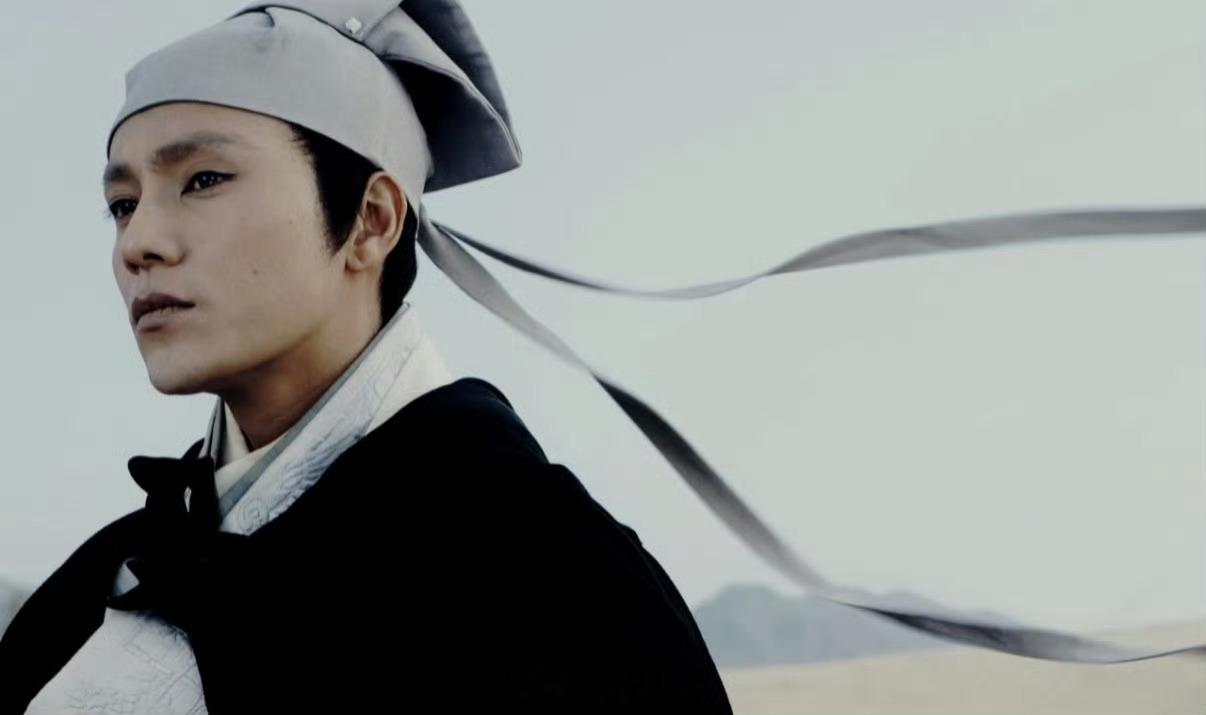 颜值差这么多，这怎么能认错，不理解。