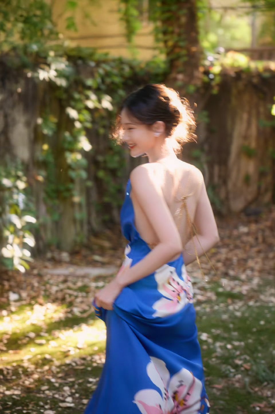 李一桐这个露背李一桐链条露背造型色批🥵……上线​​​