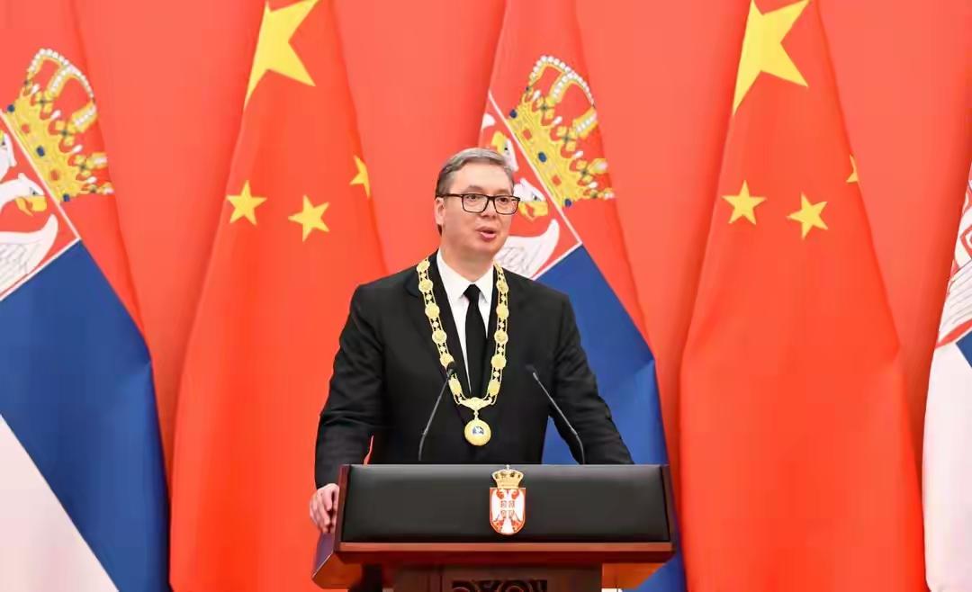 武契奇当众哽咽！塞尔维亚绝境逢生，只因选对了“真朋友”北京人民大会堂一幕刷