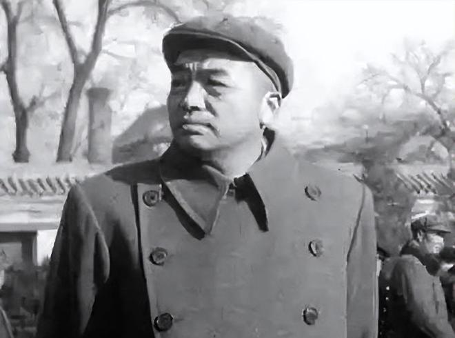 毛主席曾经说华国锋是老实人、厚道人，这从华国锋对待彭德怀就可以看出来。说到毛主