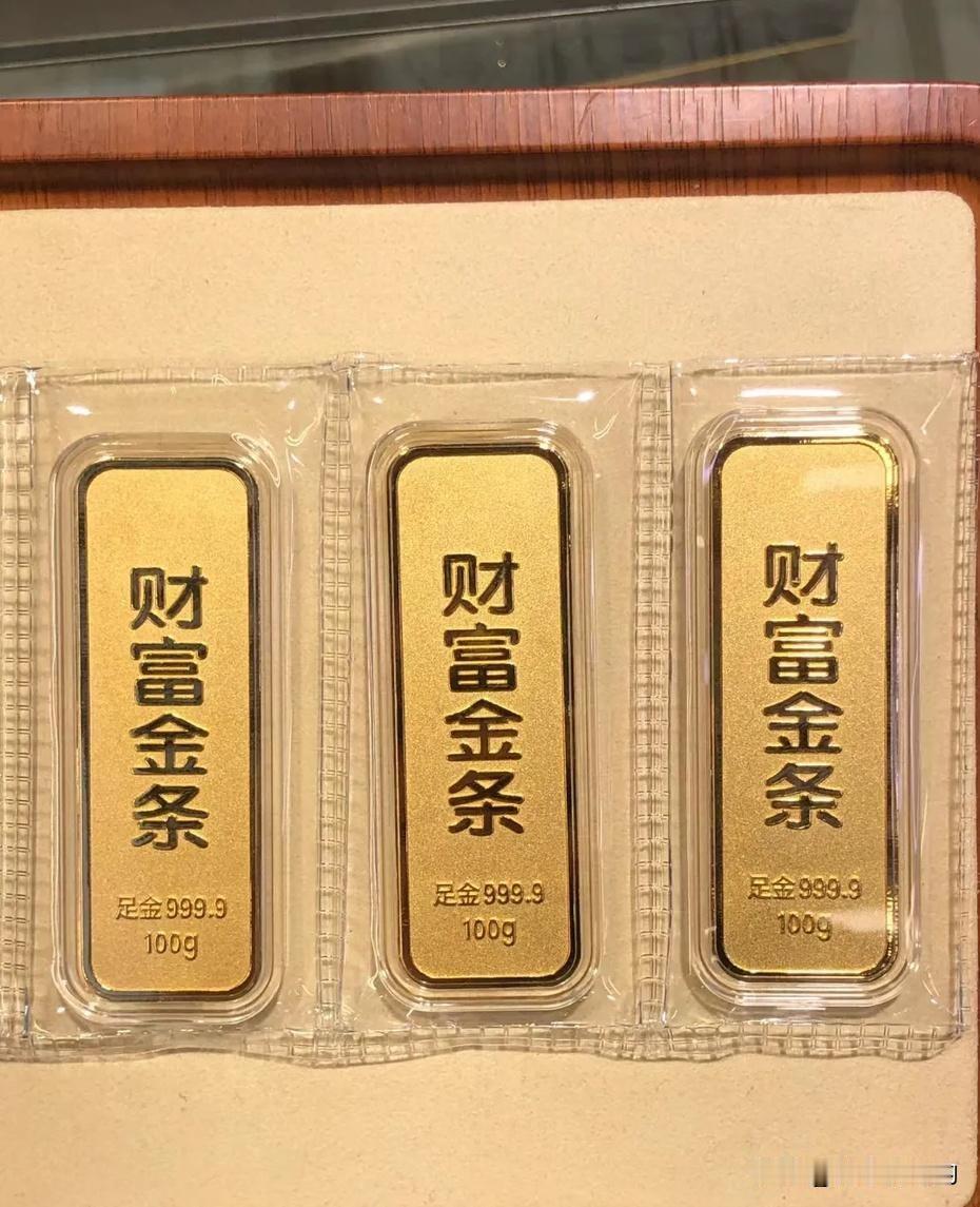 10月27日,黄金市场已经失控了!不是跌到了919,而是因为大量的用学生