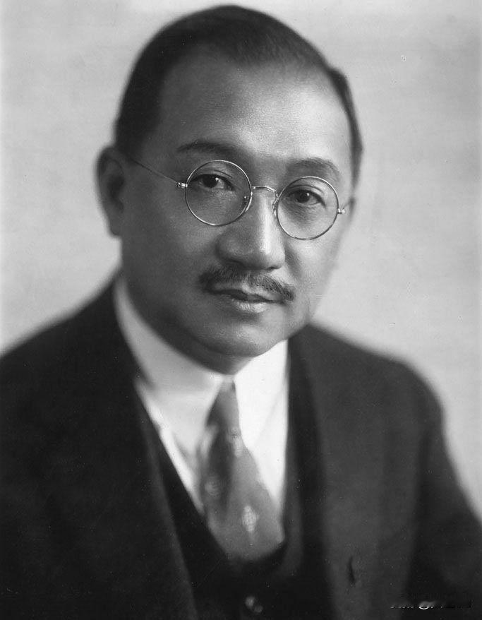 1967年，87岁的孔祥熙在美国纽约病逝。临终时，他紧握着妻子宋霭龄的手，老泪纵