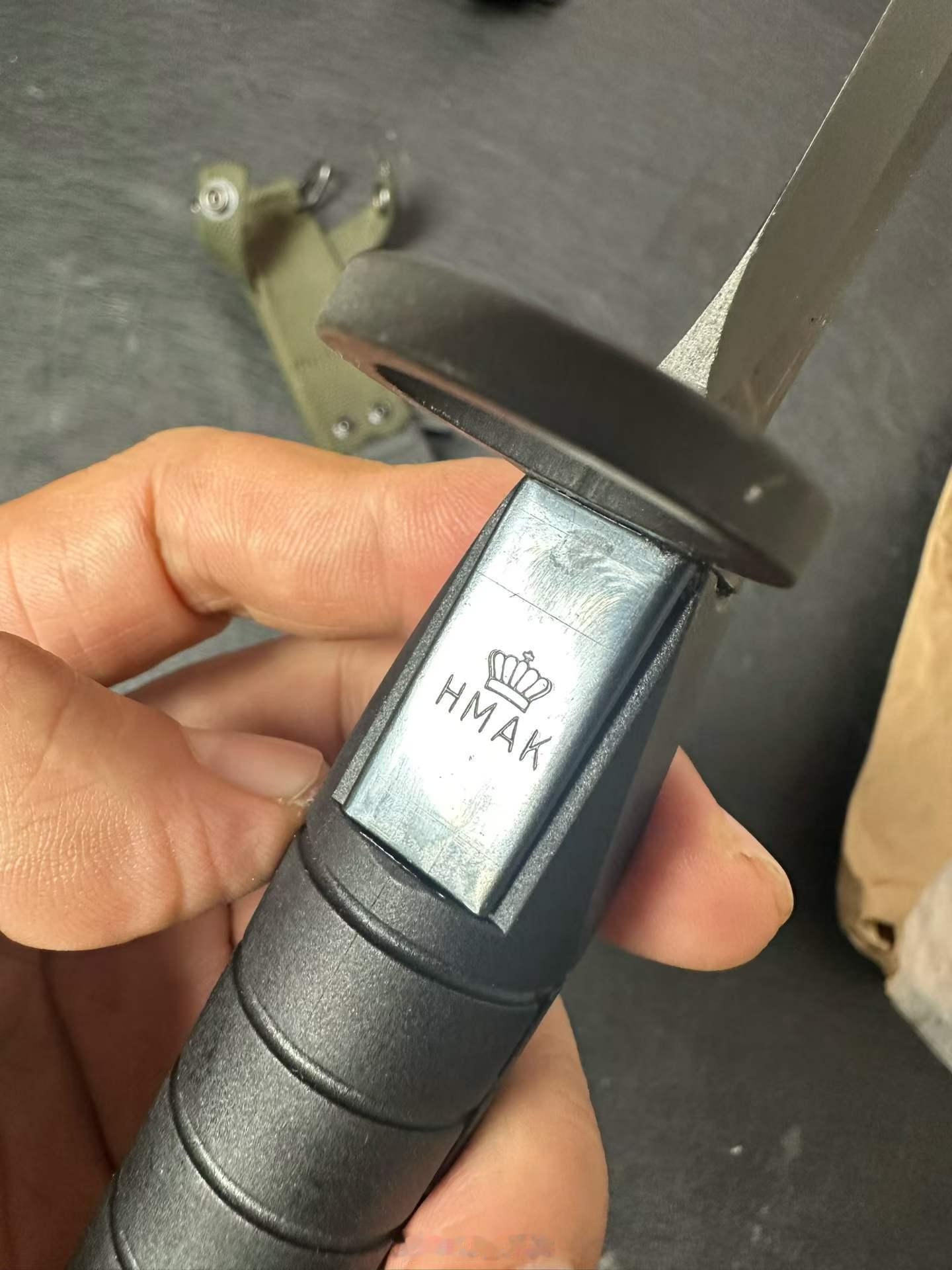 丹麦🇩🇰G3枪刺欣赏G3步枪装刺刀的方式比较特别，‌不是挂在枪管下方，而