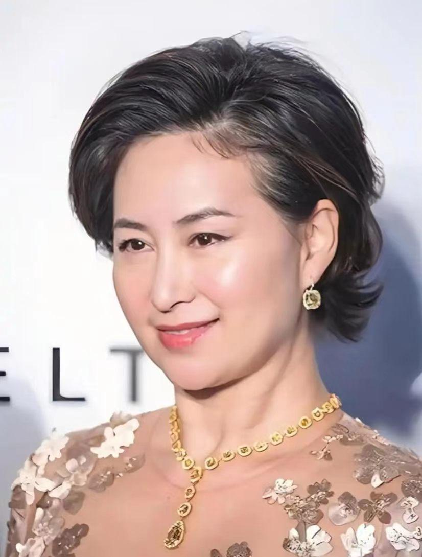 离谱到家！没人敢惹的何超琼，居然被人死缠烂打恐吓一年！何超琼是什么级别的人
