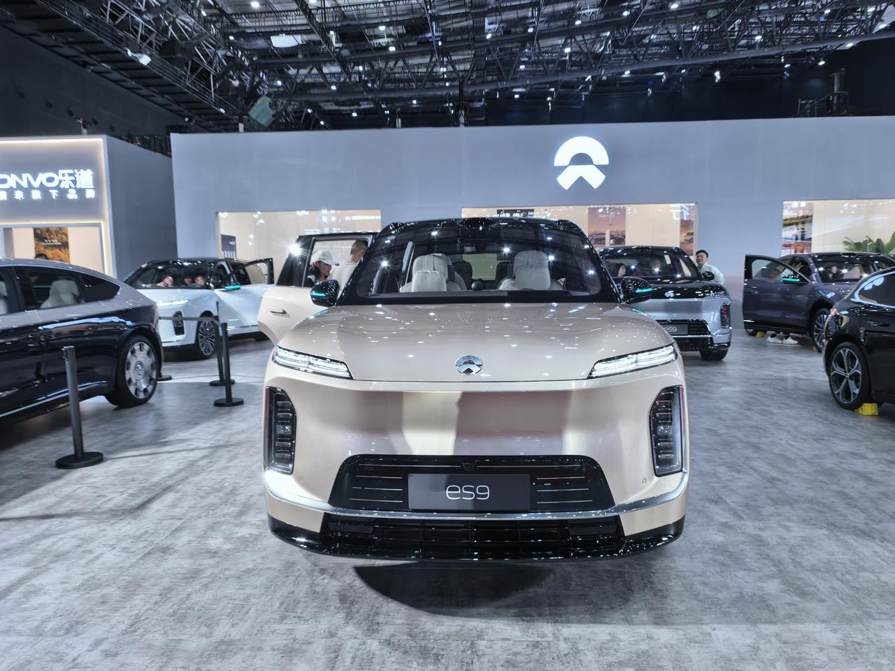 蔚来ES9正式上市，作为蔚来大型SUV，49.8万元起售的大六座SUV，目前可谓