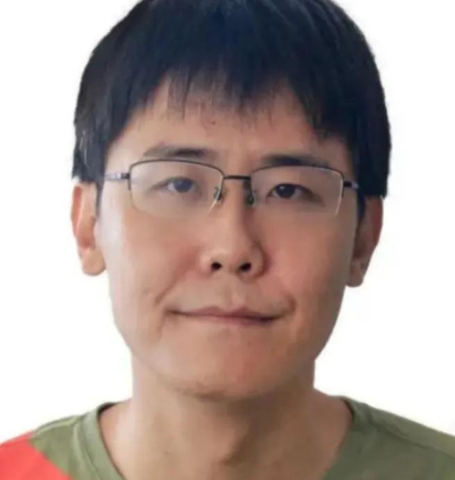 2002年，动物园，22岁的清华高材生刘海洋，竟然将浓硫酸泼向五只熊，让人意外的