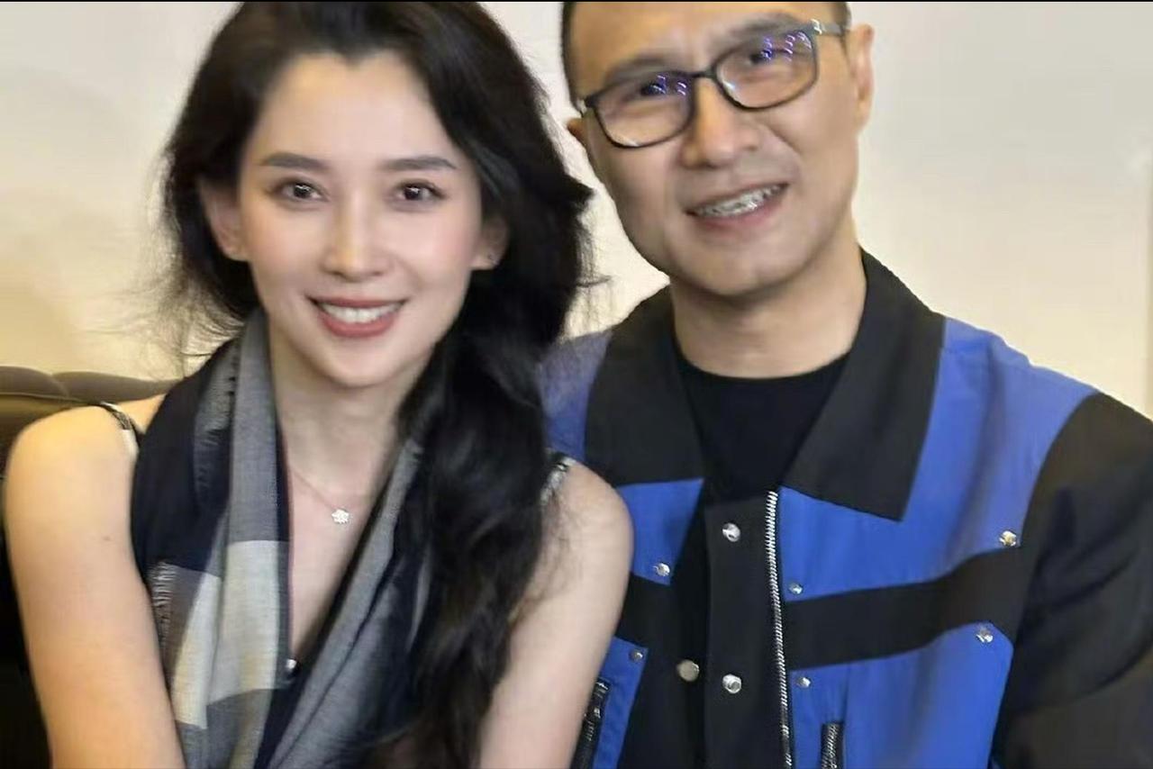 “男人至死是少年”这句话在汪峰身上体现的淋漓尽致，也许是音乐需要激情，新鲜感是汪