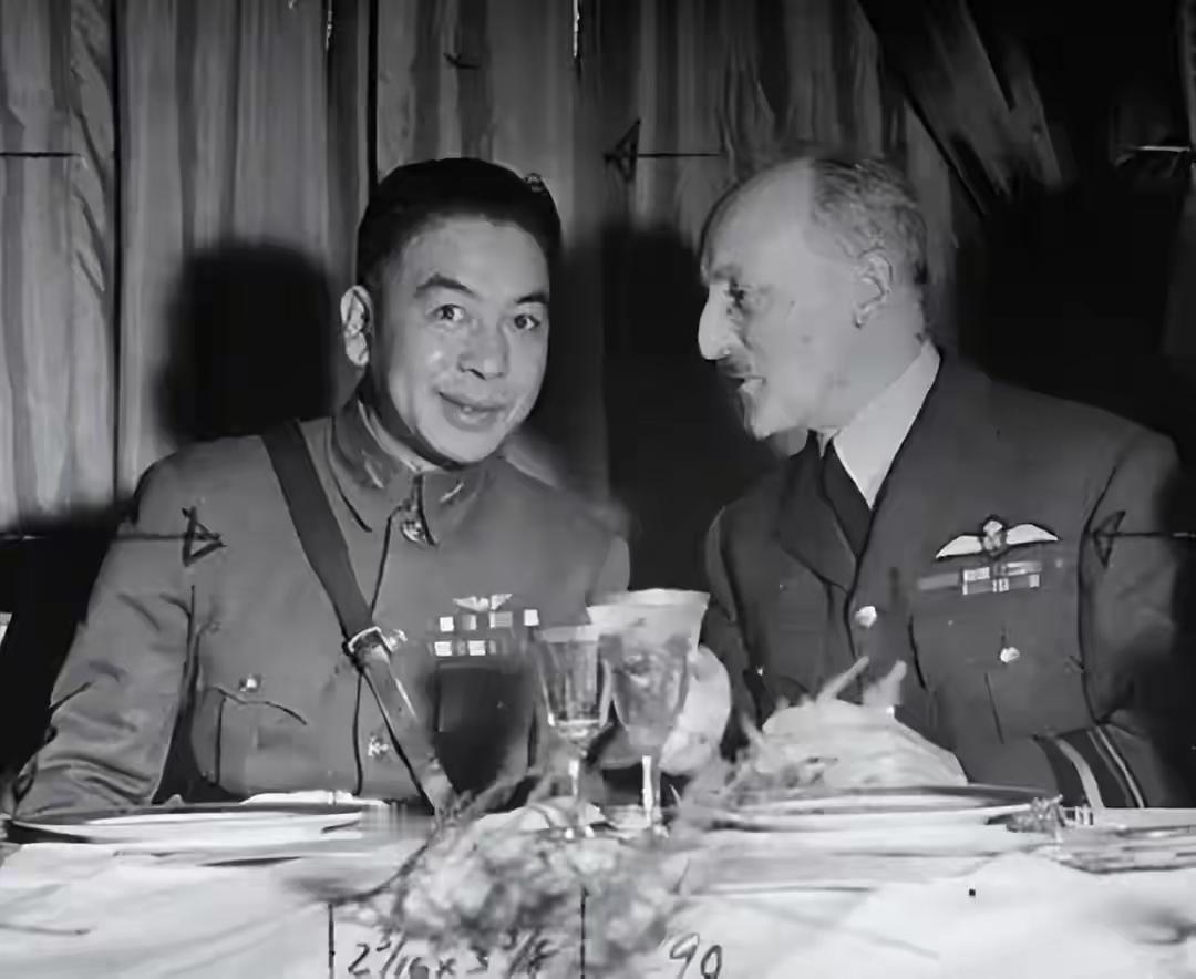 1950年吴石被捕后，周至柔全程督办此案，彼时他作为参谋总长兼空军总司令，百忙之