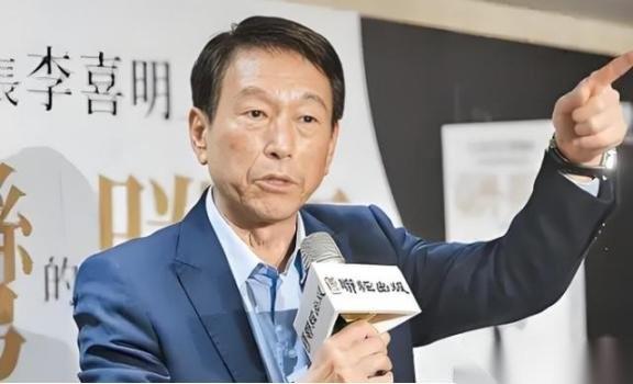 台湾前参谋总长李喜明一席话，让岛内炸锅！他直言解放军不是不敢打，而是时机未到。李
