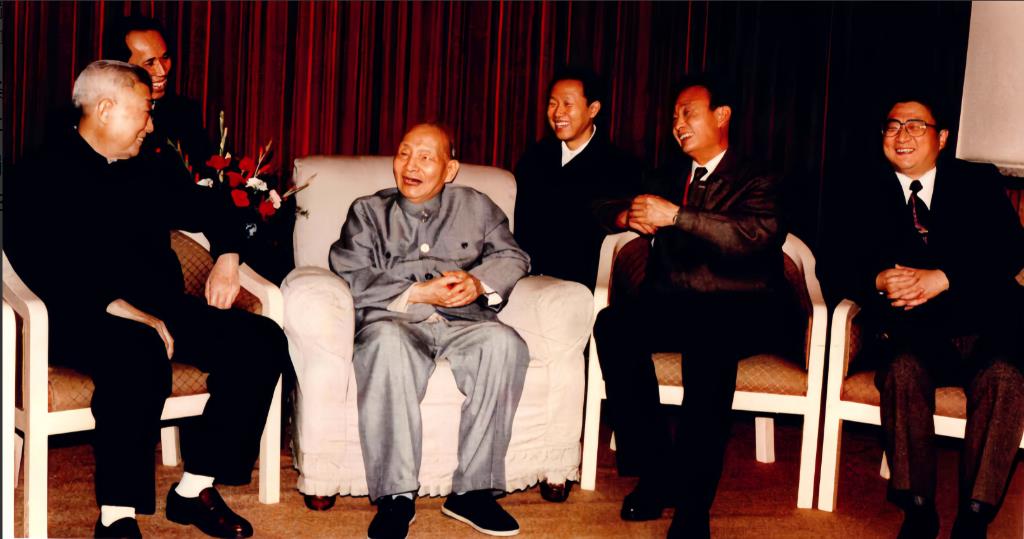 1980年，陈国栋担任上海市委第一书记兼警备区第一政委。他遵照邓小平的指示，迅速