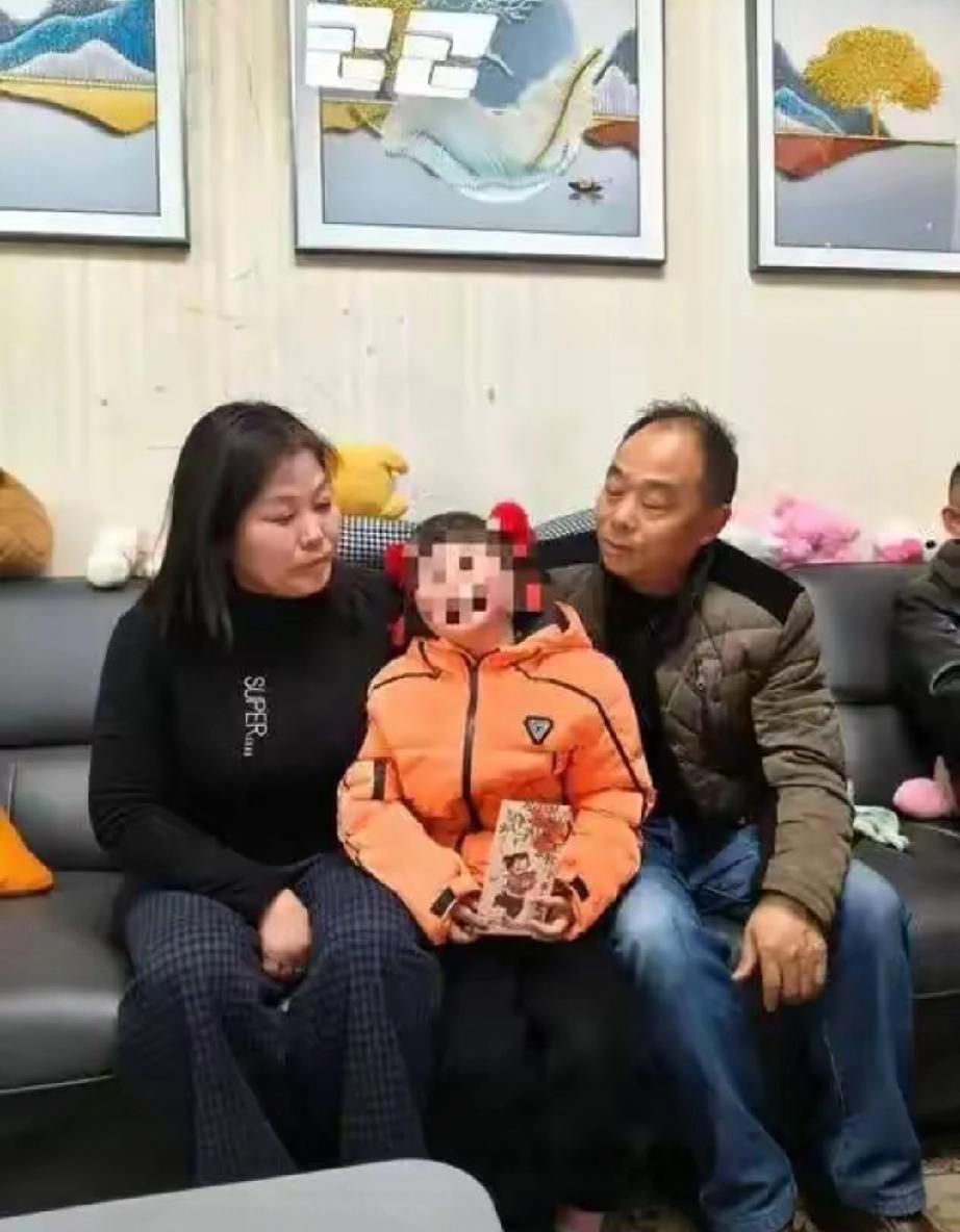 湖北女子到武汉当保姆，哪料，2个月后，雇主突然失联，她只好自费把婴儿抚养到3岁。