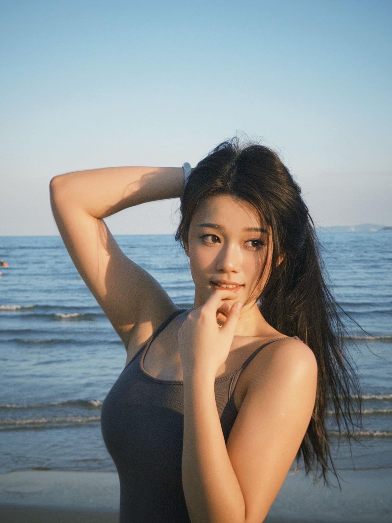 美女分享照片夏天海边完美身材