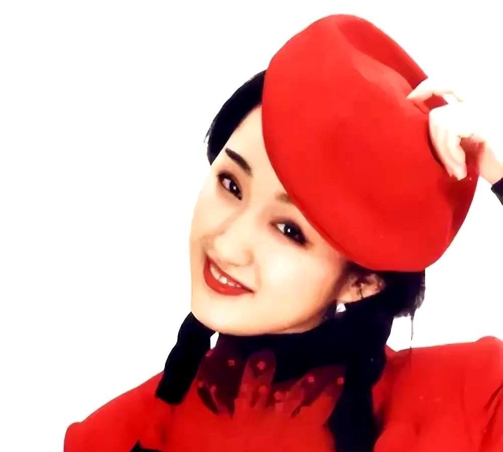 杨钰莹一直沉默不语，任凭网络上风言浪语，任凭赖文峰楚铃怎么表演，就是没有任何反应