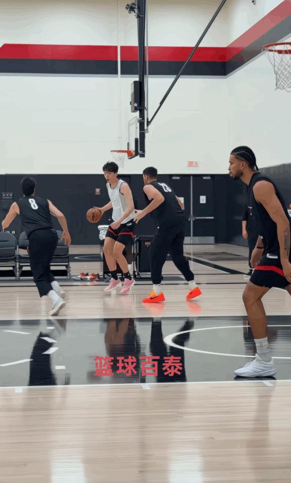 杨瀚森三件事！吃饭睡觉打根子就队内训练和根子对位这个问题不用多说，一定是打爆