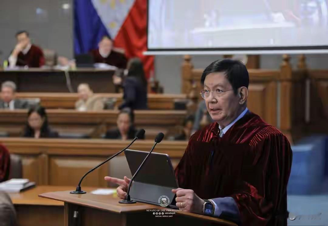 马科斯被指控吸毒、贪腐，拉克森直接无视，反倒是吐槽菲律宾的官员只要被逮捕，他们的
