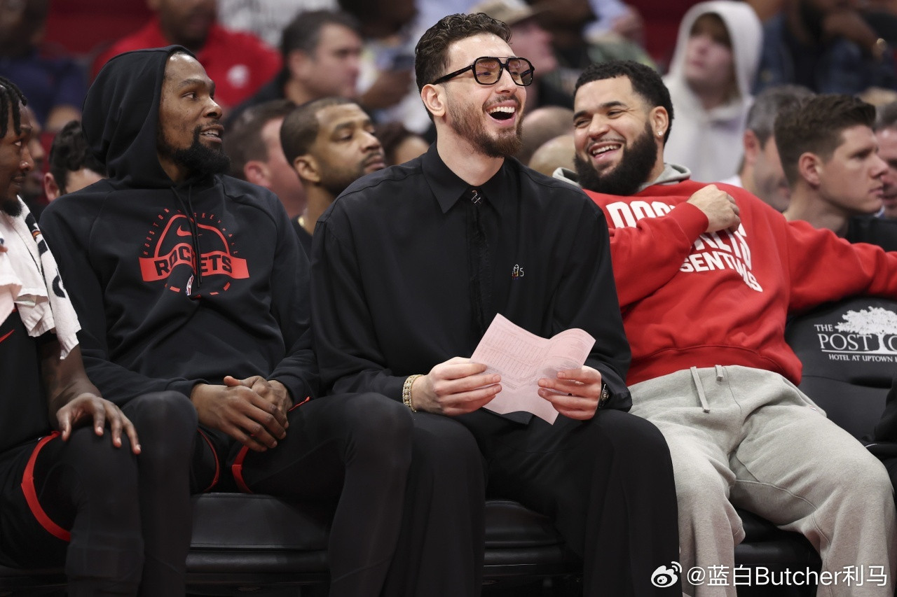 范弗里特：我说了一整年了我们在季后赛会比常规赛打得好4月4日讯近日，范弗里特