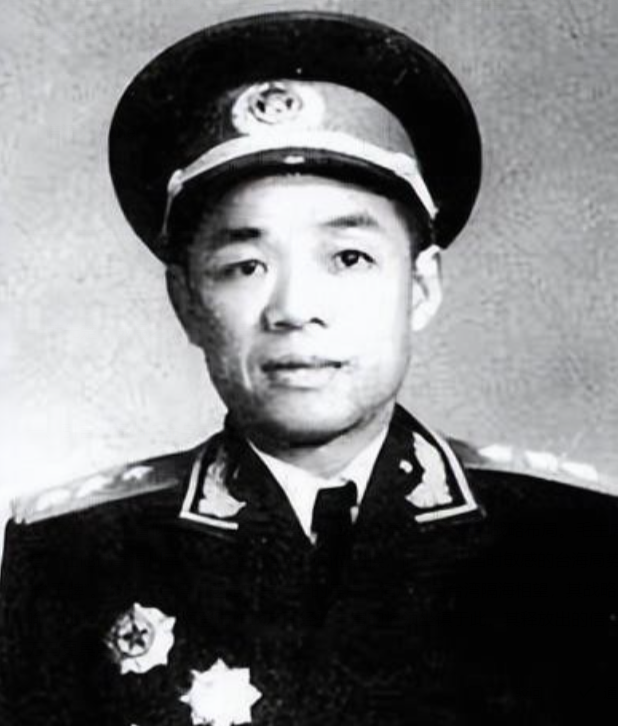 抗美援朝结束后，毛主席让韩先楚去福州军区当司令，他不去，毛主席点明：“不想去也要
