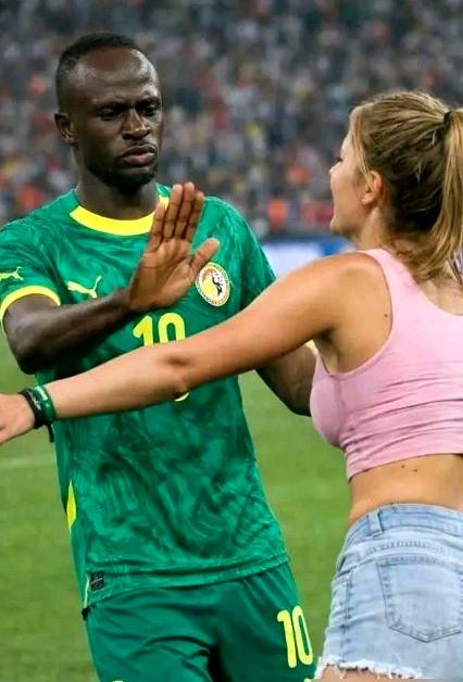 一年挣4000万欧元，换成谁不得先整辆超跑炸炸街？偏偏马内是个异类2026年刚