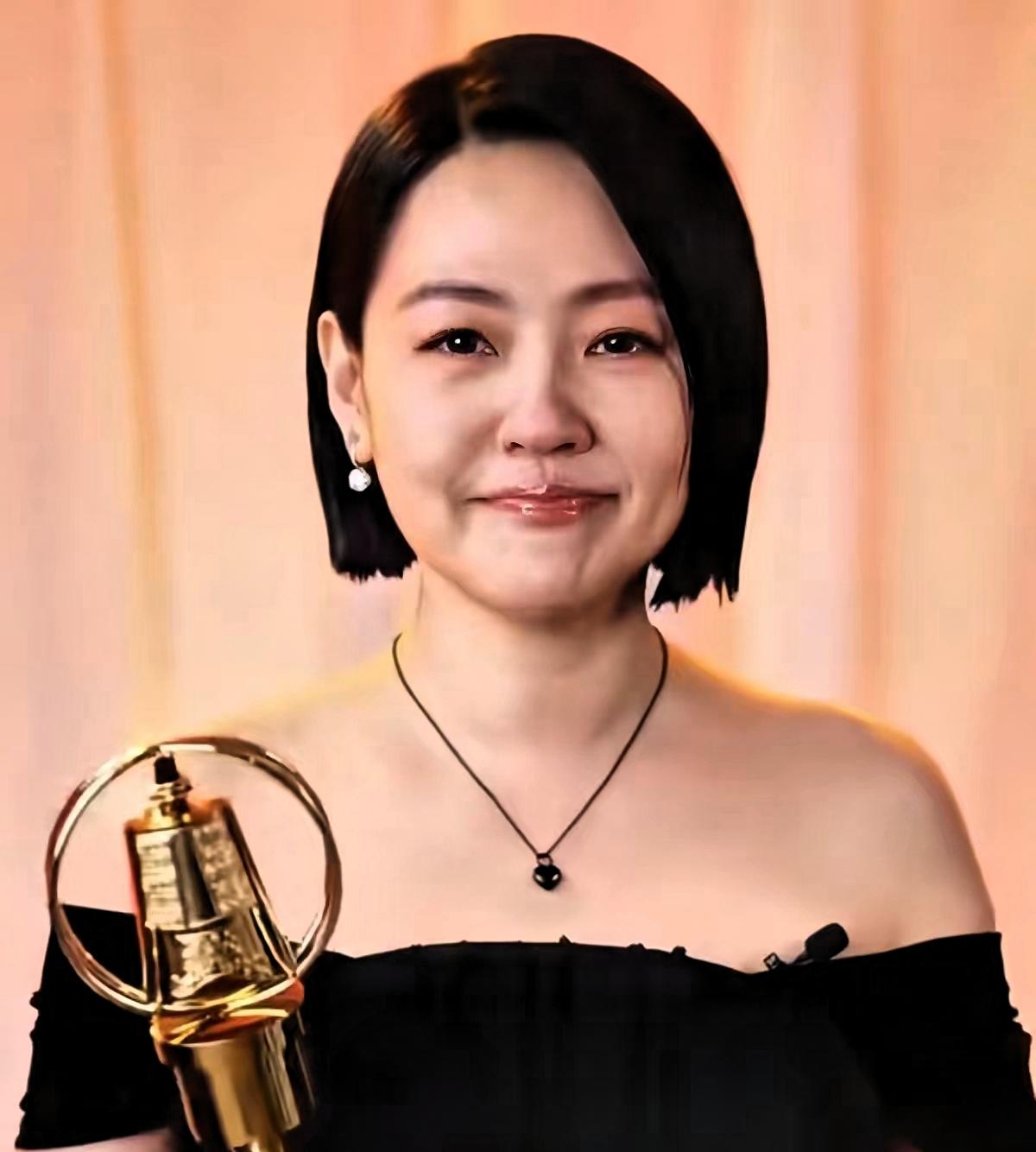 金钟奖后的小S，具俊晔又作何感想呢小S那天晚上很漂亮，容光焕发，好像是胖了一些