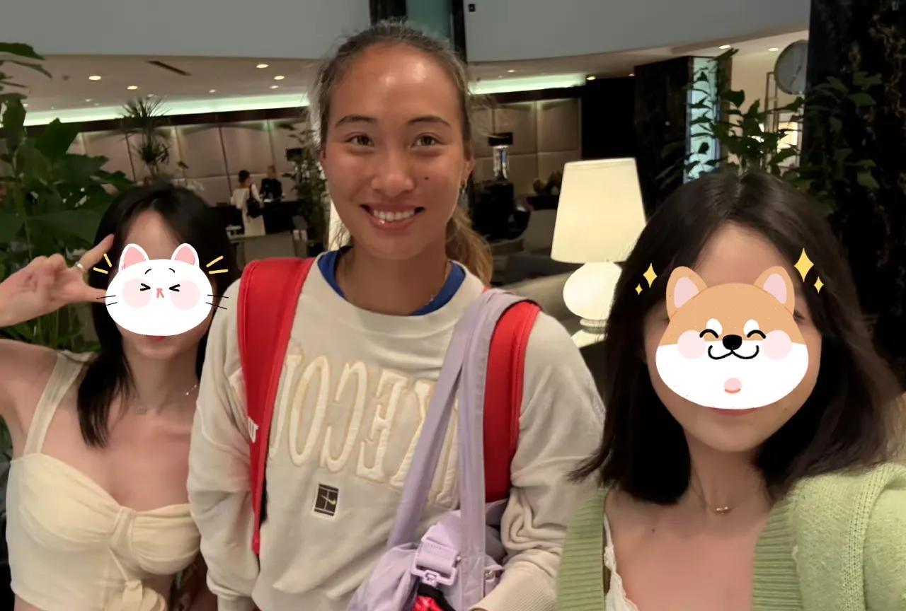 本以为柏林退赛后，郑钦文会好好给自己放个假，没想到才玩了两天她就又上班了！有网