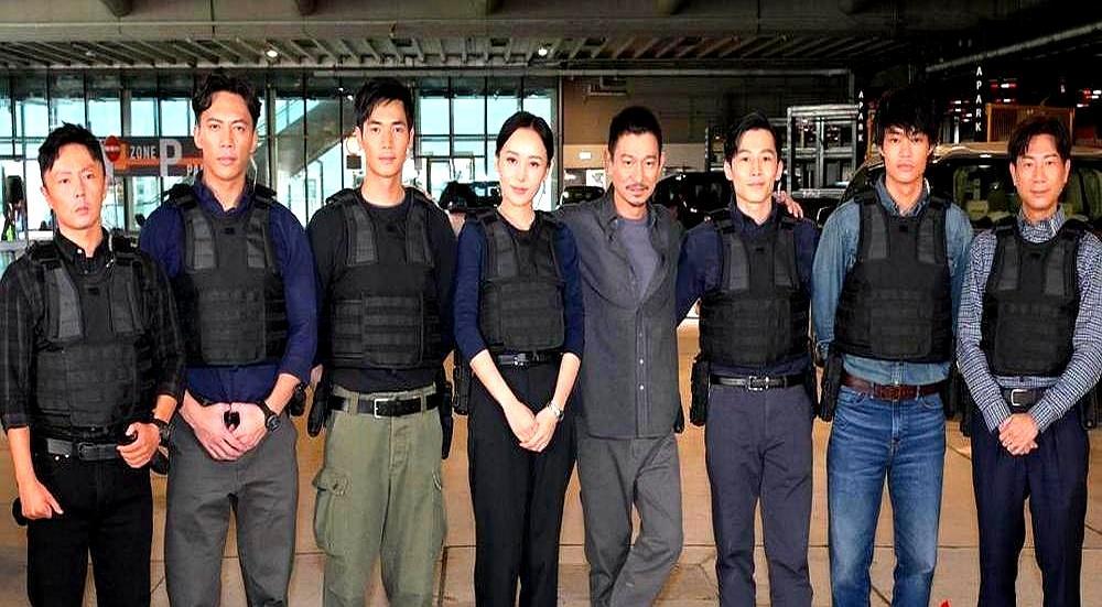 2000万打7亿，谢苗疯了？春节档前夜，他把《东北警察故事3》塞进影院，硬