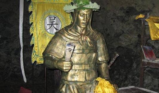 1678年8月，称帝不久的吴三桂在衡州病死，他的孙子吴世璠继承了皇位。吴世璠虽然