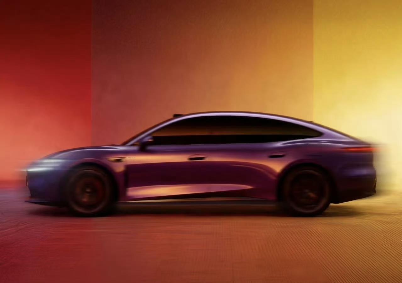 近日，我们从社交媒体获取了一张MG全新电动轿跑的谍照，并且据悉新车也是用“7”字