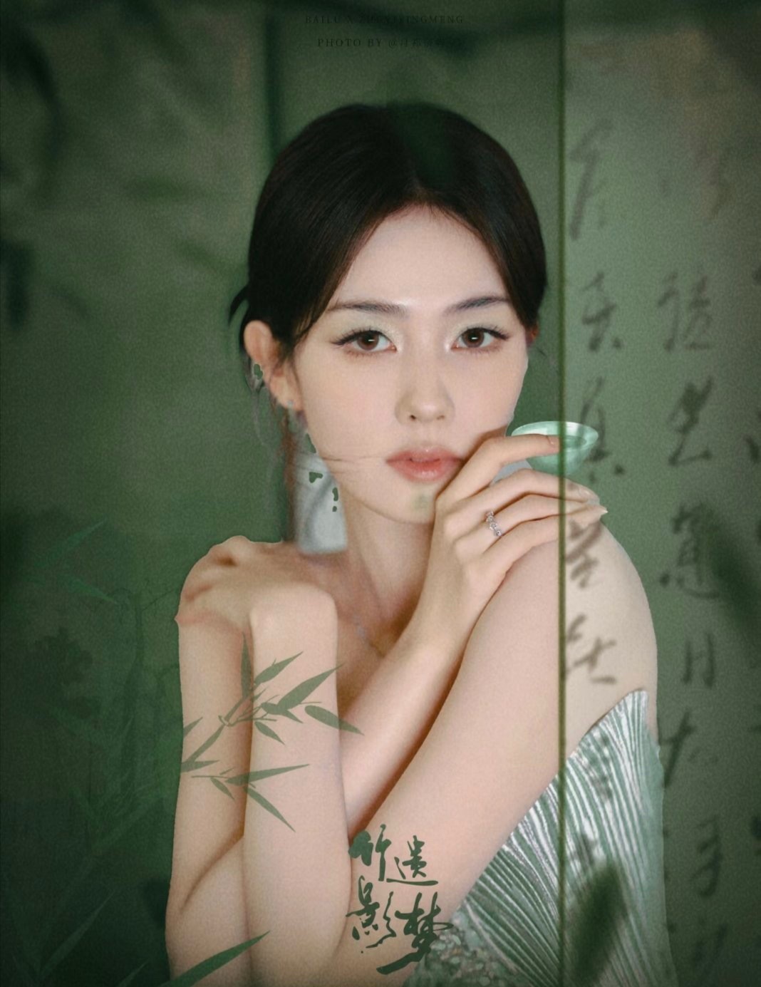 赵晴是不是可以代替白鹿了，确实比白鹿还美