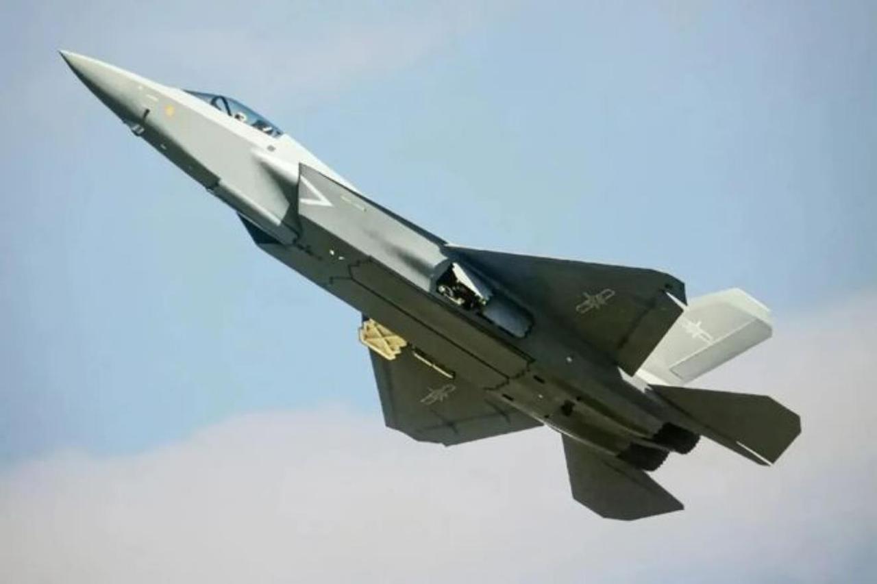 关键信号终于来了！歼-35A入驻鼎新基地，中国空军第二款隐身五代机形成战斗力！