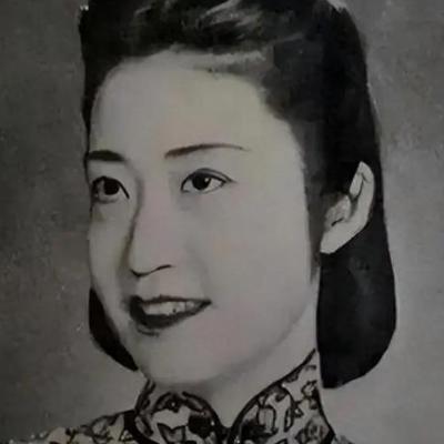 1926年，北京饭店，22岁的唐怡莹趁丈夫不在，与25岁的张学良发生了关系。几天