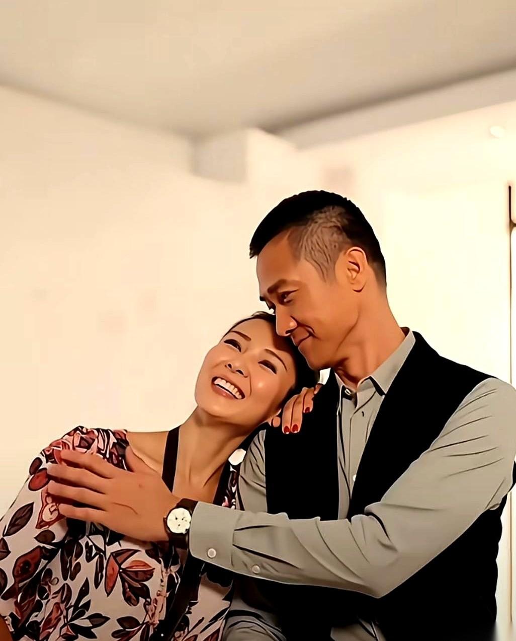 同居九年，最后换来一句“我更爱我自己”。人财两空，儿子也跟了前妻。黄志忠这买