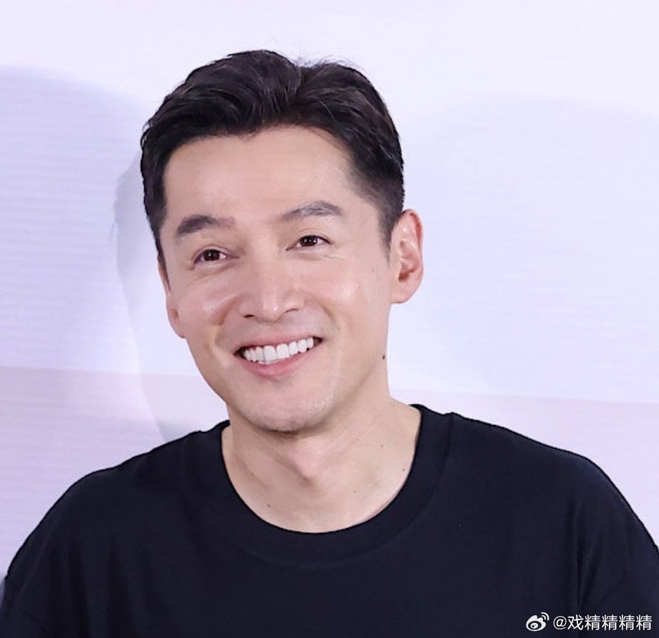 徐璐自曝做了牙贴片明星觉得很好看吗？听牙医说烤瓷牙有口臭，因为长期刷不到里面的真