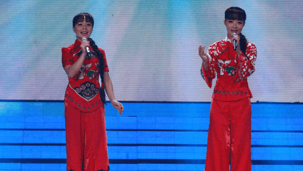 打开 打开 王二妮王小妮《陕北女娃娃》,悄美可爱的姐妹花!