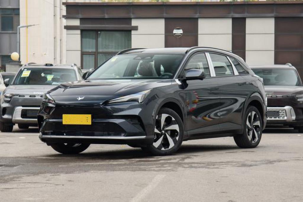 新款极狐阿尔法T5上市了，11.38万起，我觉得大疆的惯导双目视觉驾驶辅助方案感