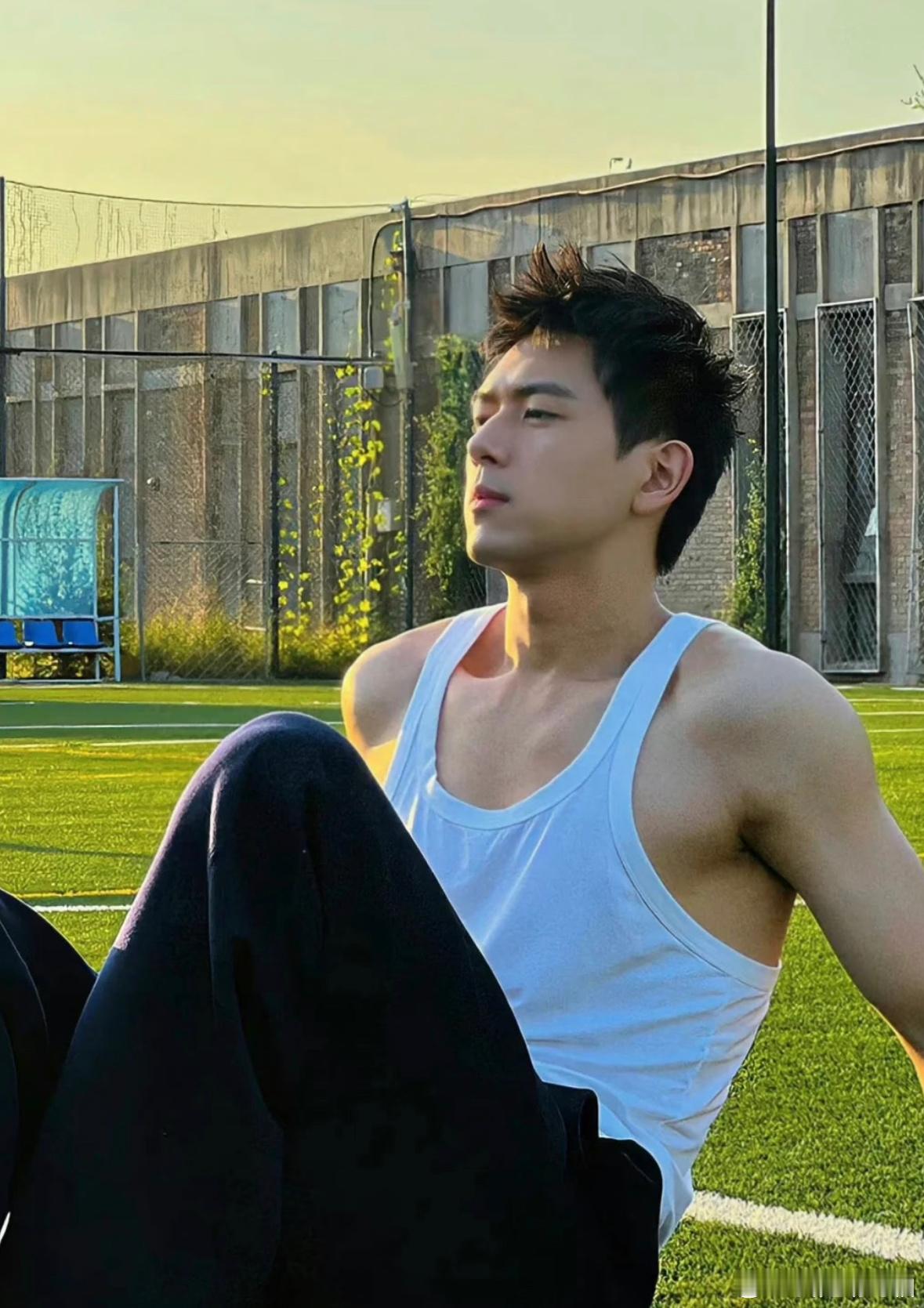李现不愧是19年就让我心动的男人19年韩商言一出场，我的电竞圈现男友就有了画面感