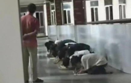 中学教师要求学生跪地写检讨2025年6月15日，江西瑞金第一中学被曝有教师要