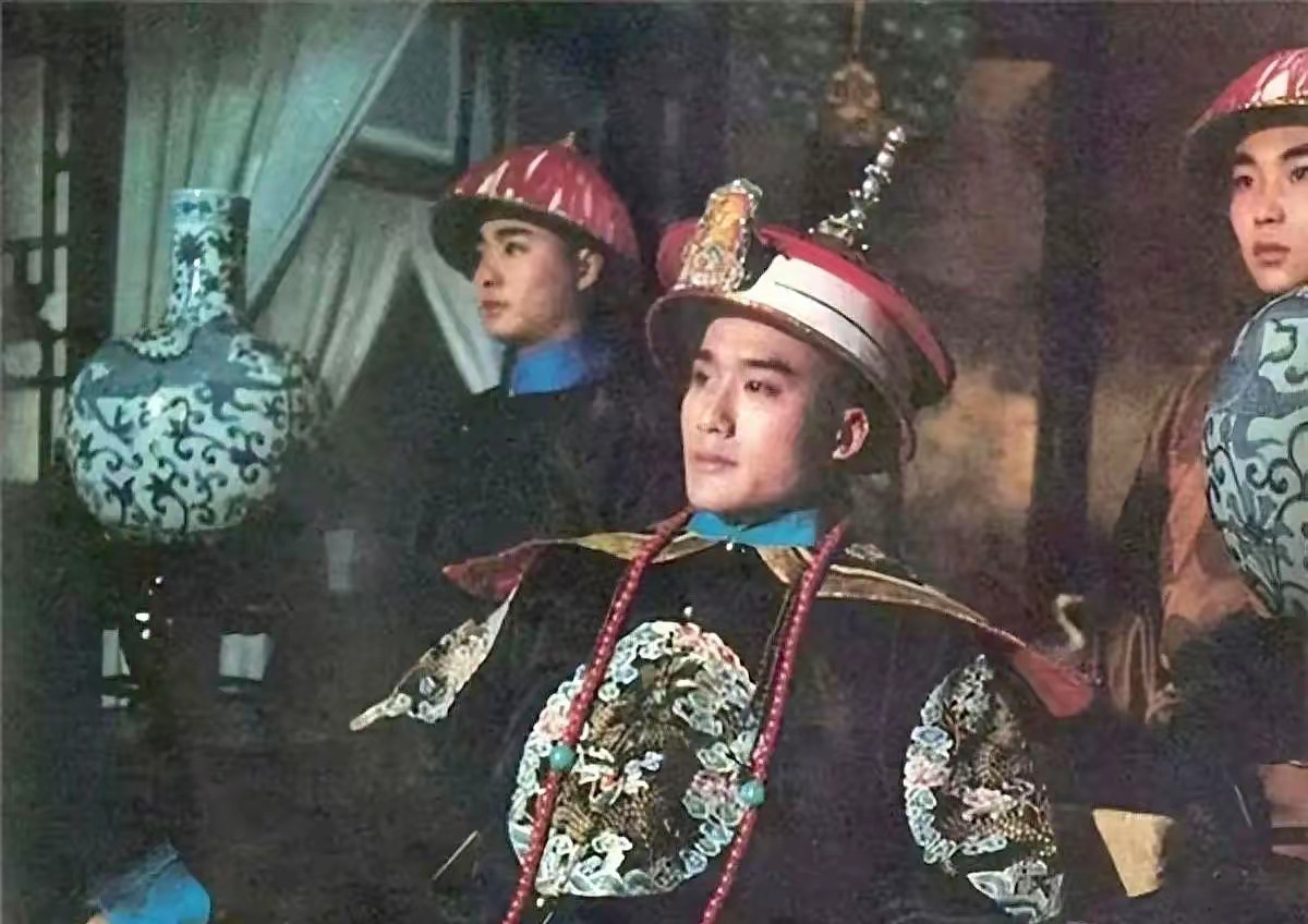 难怪咸丰帝30岁暴毙，你看他逃往热河干了啥？每天都做4件致命事。咸丰这人逃到热河避暑山庄后，彻底放飞