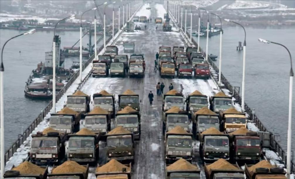 俄军导弹根本就没有炸毁任何一座乌克兰第聂伯河桥梁，其中的门道很简单——不是俄军导