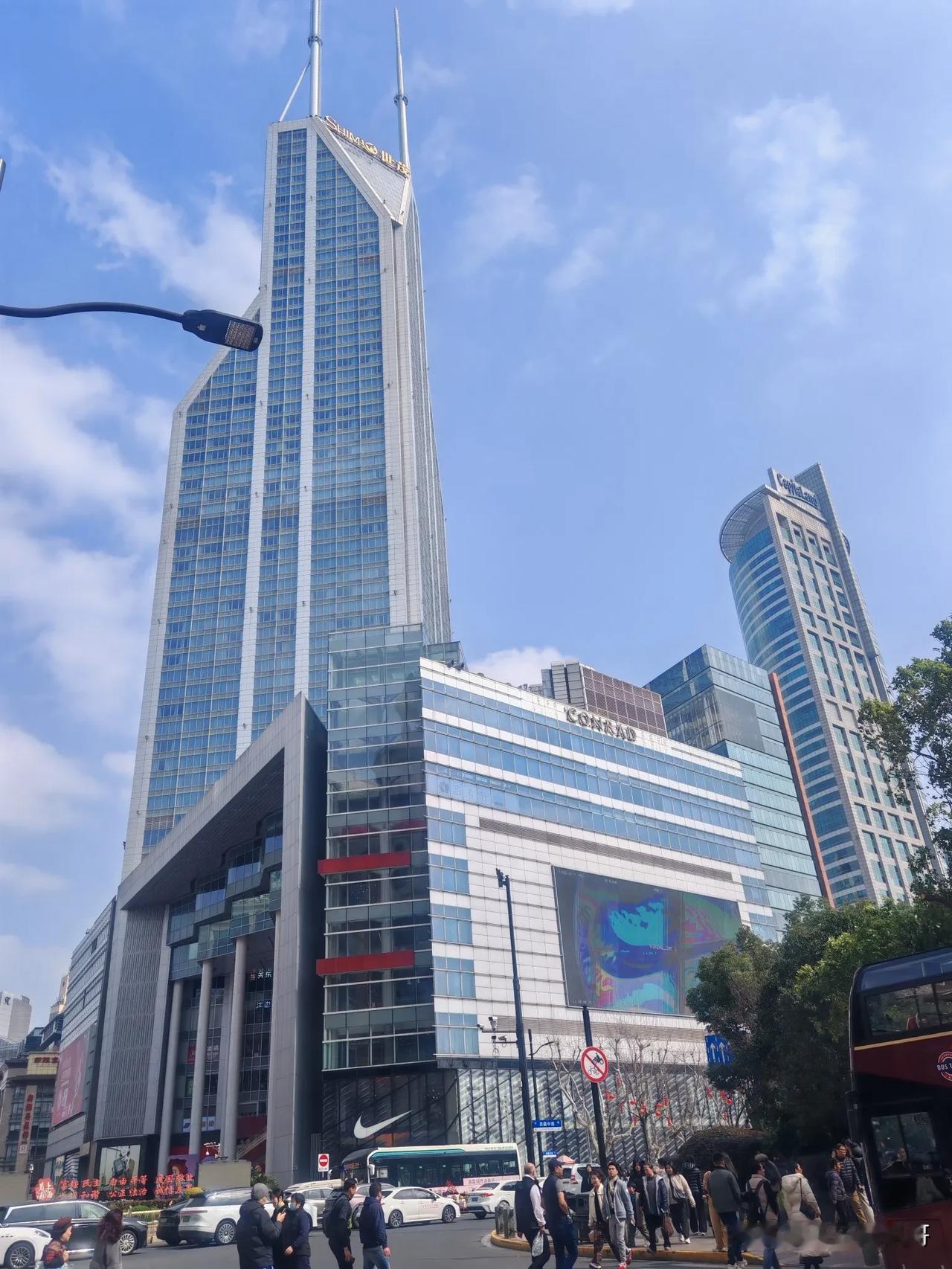 目前来看，这届世界杯亚洲球队都表现的还不错，比如日本、韩国、卡塔尔、澳大利亚，感