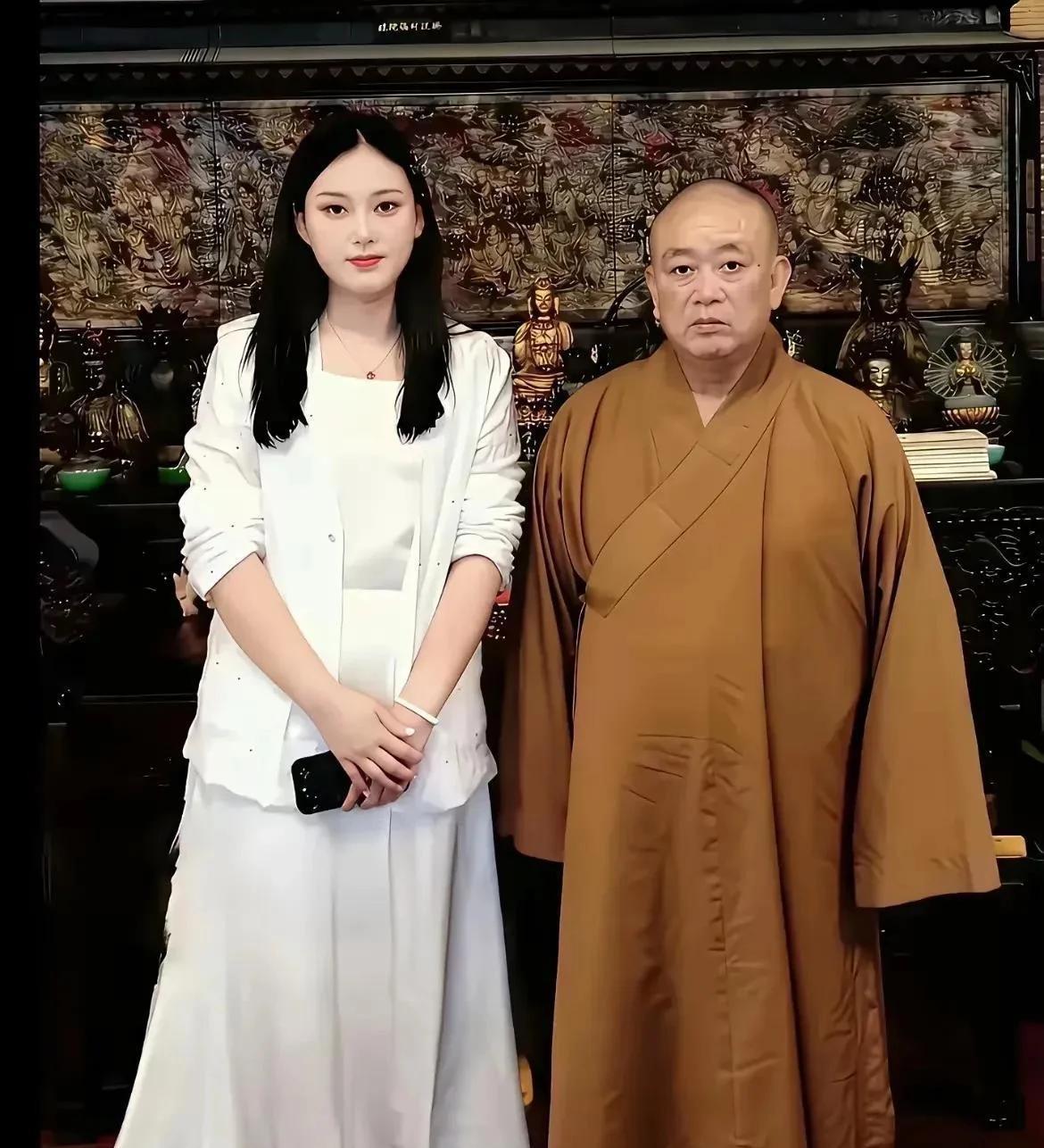 据说这是董事长小棉袄之一，这吃得也太好了吧