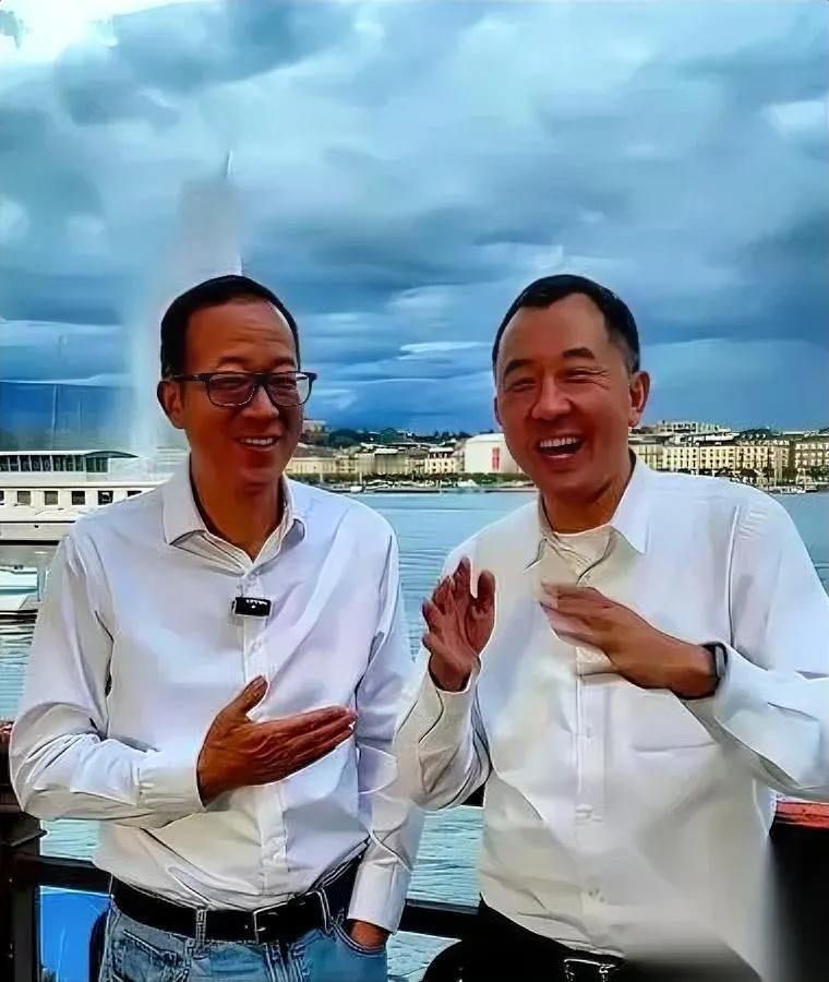 俞敏洪直播间又出事了当着十几万观众的面，他扭头对着身边的陈行甲张嘴就来一