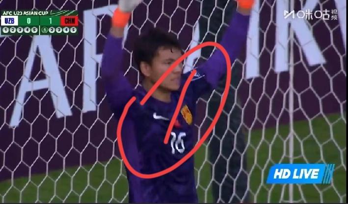 李昊为什么这么神？答案在3个细节里:1、点球大战时在球门前蹦蹦跳跳！像小孩子玩