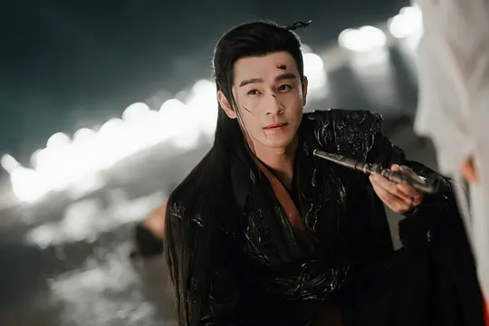 《暗河传》画面打造出奇幻之境，精美程度令人赞叹。剧情紧凑悬念足，反转不断很