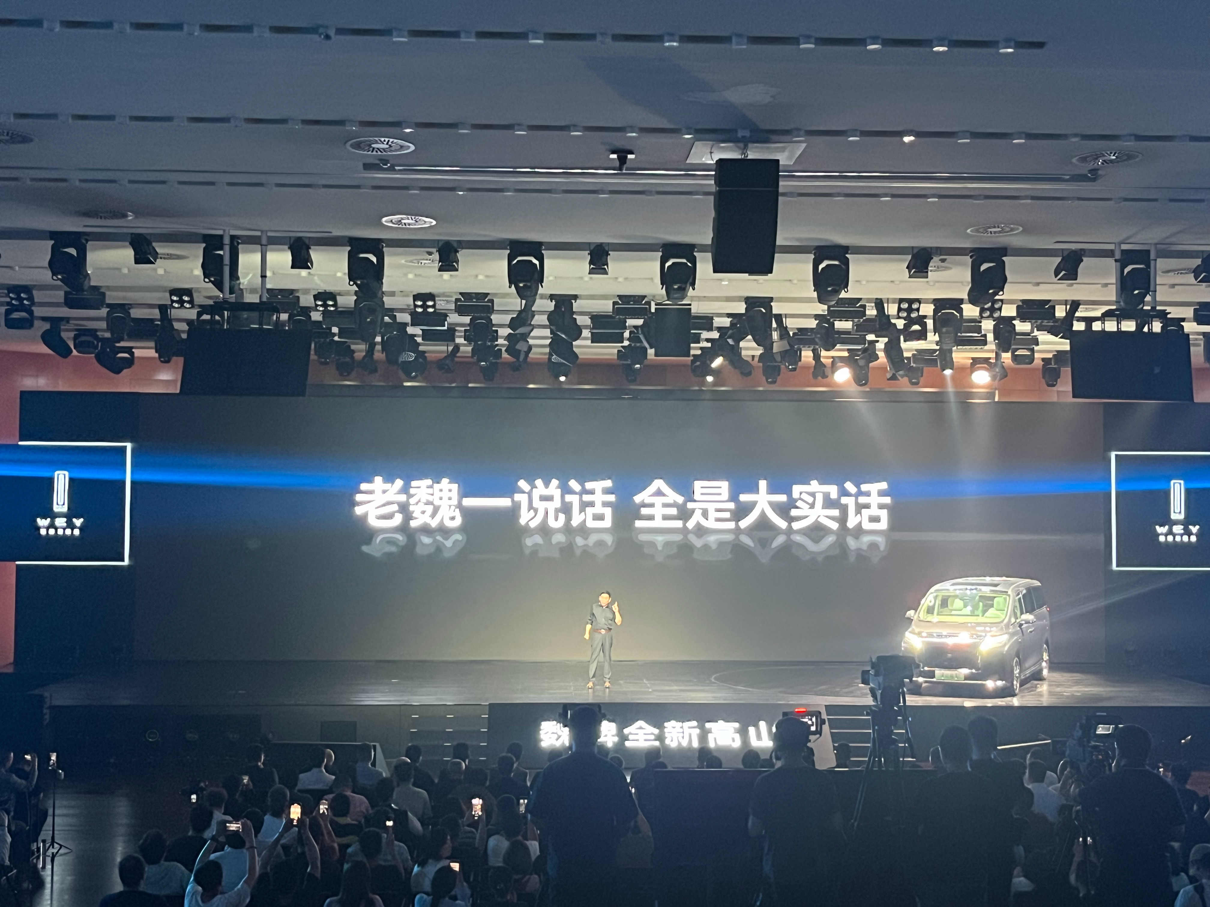 魏建军又强调了“老实人”人设。“老魏一说话，都是大实话。”另外，又强调了这点，不