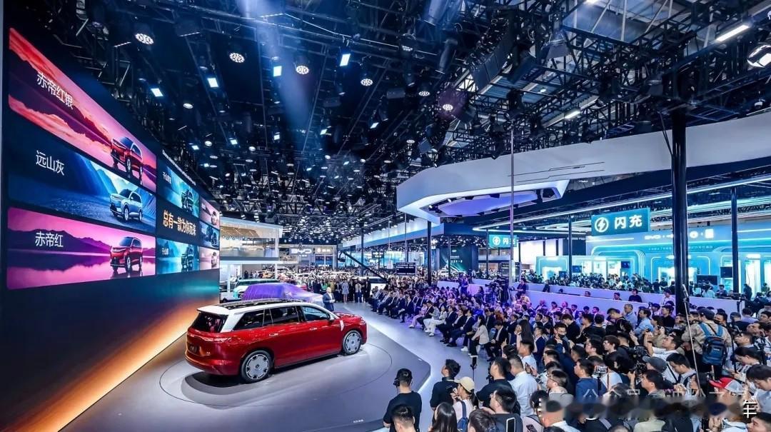 热度炸了！比亚迪大唐预售狂破3万台，高端国产SUV真的崛起了最近车市话题度