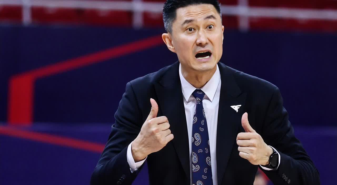真的不懂广东宏远老板怎么想的，任由杜锋乱操作！上赛季表现出色的黄荣奇不续
